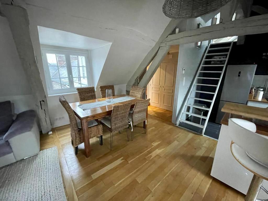 Sous Les Clochers De Rouen - Spacieux Logement エクステリア 写真