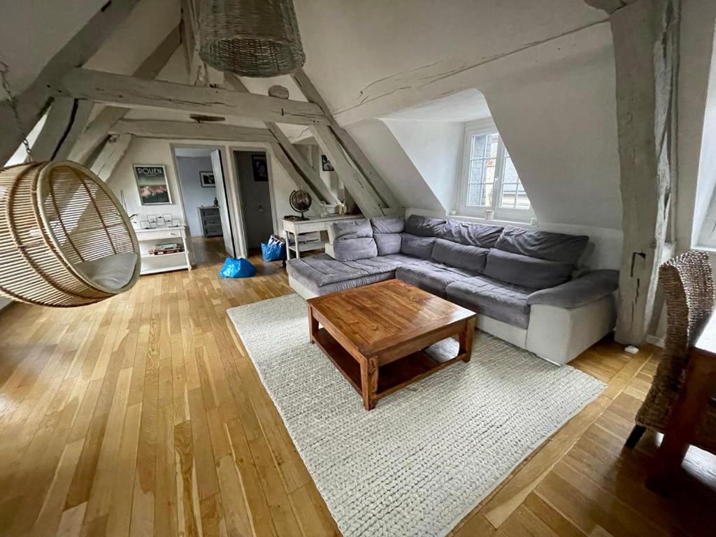 Sous Les Clochers De Rouen - Spacieux Logement エクステリア 写真